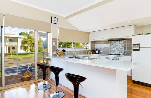 Kiama Heights House | Soak in the stunning water views from the balcony