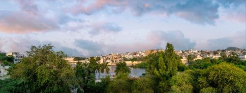 Lake Swaroop Sagar Hostel | Soham Haveli - A Lake Facing Stay in Udaipur