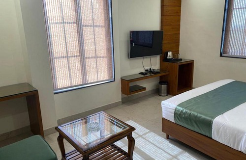 Bhopal Hotel | SoonStay Heera Residency ,Bhopal