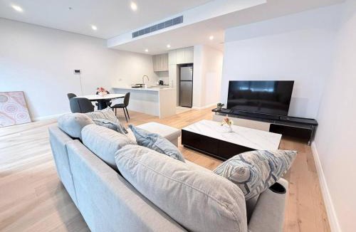 Castle Hill Apartment | Sophisticated 2BR APT in the Heart of Castle Hill