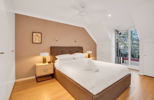 Potts Point Apartment | Spacious 2 BR Home in the Heart of Potts Point