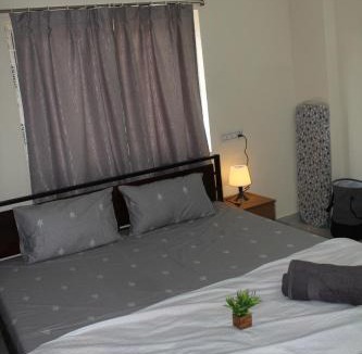 Shaikpet Apartment | Spacious 2BHK Close to Hitech City for Family Stay