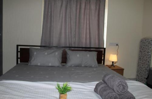 Shaikpet Apartment | Spacious 2BHK Close to Hitech City for Family Stay