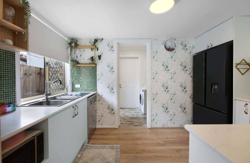 Labrador Apartment | Spacious 3-Bed Townhouse Near Broadwater