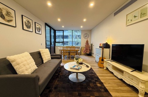Mascot Apartment | Spacious 3Bed 2Bath 1Car Mascot Apt near airport