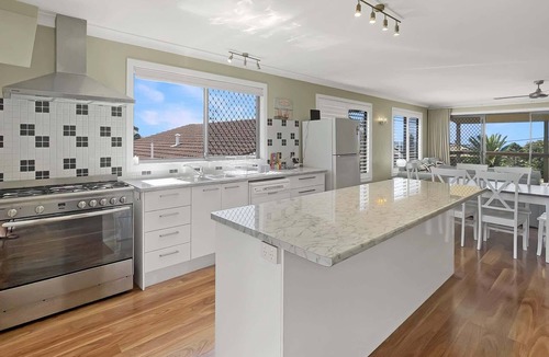 Batehaven House | Spacious 4-Bed Coastal Home with Water Views