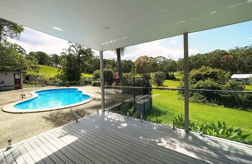 Charlotte Bay House | Spacious 4 bedroom family home with pool