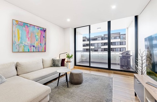 Sydney Olympic Park Apartment | Spacious, fresh 2 bedroom, 2 bathroom apartment. Both bedrooms have ensuites.