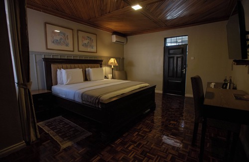 Muthaiga Hotel | Spacious Junior Suite near UN Nairobi, Cozy Stead Garden House