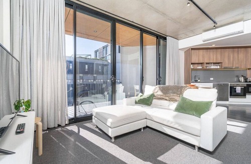 Kingston Apartment | Spacious Kingston Foreshore Apt