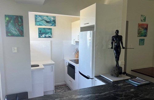 Korora Apartment | Spectacular Ocean & Forest Views - Quite Private Location, 10 mins to beaches