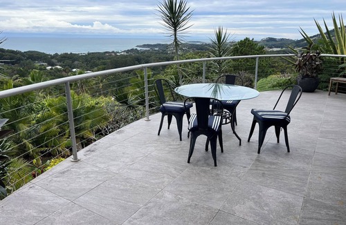 Korora Apartment | Spectacular Ocean & Forest Views - Quite Private Location, 10 mins to beaches