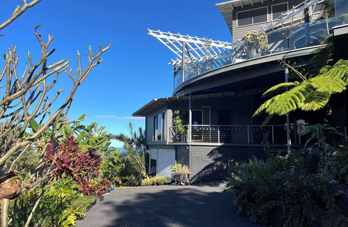 Korora Apartment | Spectacular Ocean & Forest Views - Quite Private Location, 10 mins to beaches