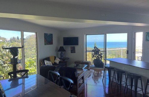 Korora Apartment | Spectacular Ocean & Forest Views - Quite Private Location, 10 mins to beaches