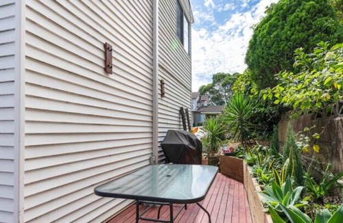 Point Clare Apartment | Split level apartment