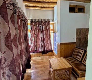 Leh House | Sponbo Guest House, Leh