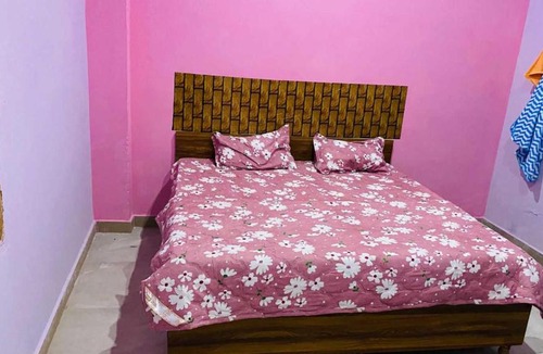 Neemrana Hotel | Spot On Neemrana Guest House & Pg