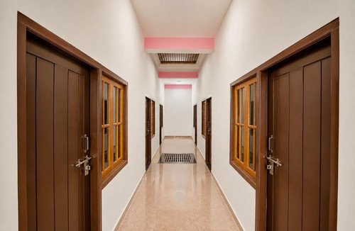 Malihabad Hotel | SPOT ON ROYAL KING HOTEL