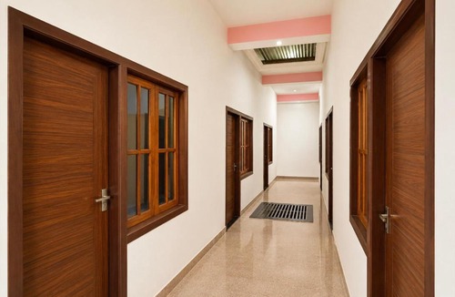Malihabad Hotel | SPOT ON ROYAL KING HOTEL