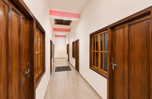 Malihabad Hotel | SPOT ON ROYAL KING HOTEL