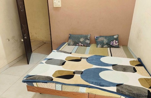Khambhaliya Hotel | Spot On VIP Inn