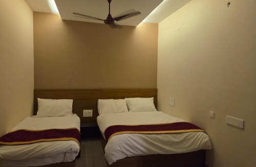 Udumalaipettai Hotel | Sri Murari Dine & Stay Udumalpet
