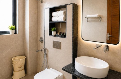 Sector 39 Apartment | Star Suites Best Hotel near Medanta Hospital or near me