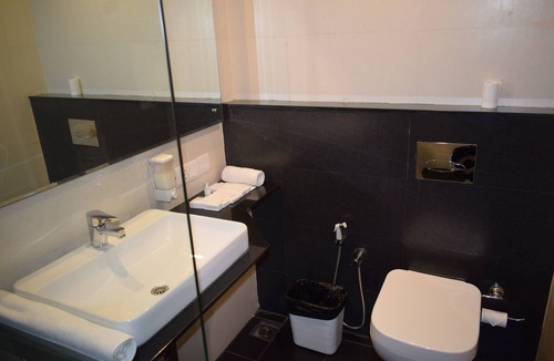 Maradu Hotel | Starlit Suites Kochi