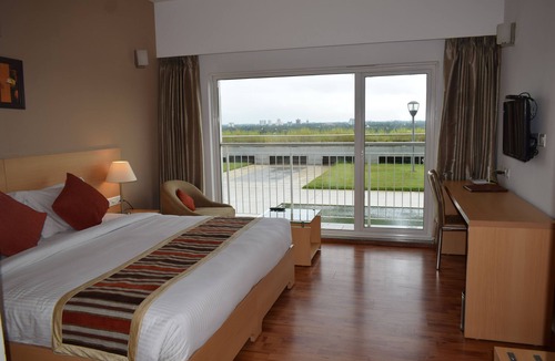 Maradu Hotel | Starlit Suites Kochi
