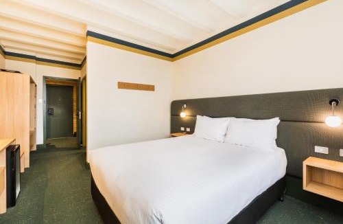 Curtin Hotel | Statesman Hotel