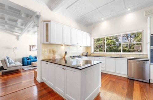 Strathfield House | Stathfield Stylish 6br house with Pool/Tennis