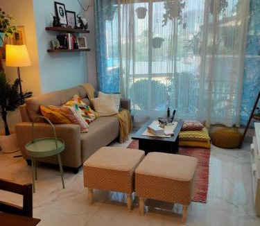 Ranwar Apartment | Stay-by-the-bay, 2bed garden apt with lounge bdrm