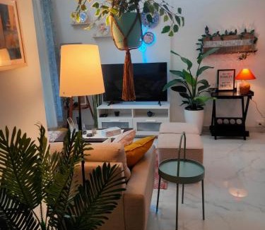 Ranwar Apartment | Stay-by-the-bay, 2bed garden apt with lounge bdrm