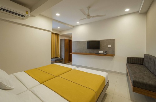 Bhuj Hotel | Stay Guru Hari Om Residency