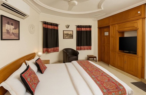 Bhuj Hotel | Stay Guru Resort Farm Villa