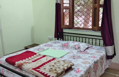 Vrindavan House | Stay in Vrindavan. Near ISKCON Temple Vrindavan