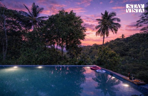 Vellamunda Villa | StayVista at Aradhya Villa with Infinity Pool, Lawn