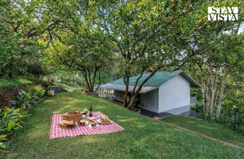 Vellamunda Villa | StayVista at Aradhya Villa with Infinity Pool, Lawn