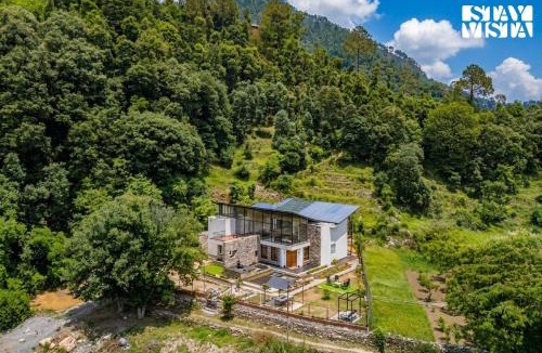 Ramgarh Villa | StayVista at Butterfly Estate with BBQ & Bonfire