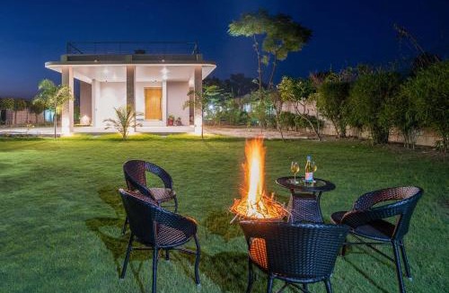 Hasanganj Villa | StayVista at Sukoon with Bonfire