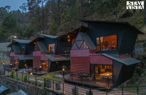 Lansdowne Resort | StayVista at tatvam-Mountain views & EV Station