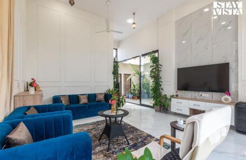 Ulhasnagar Villa | StayVista at The Green Courtyard with Pool and BBQ