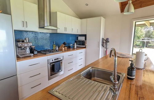 Duncan House | Still Windy | Secluded Couples Retreat Near Snelling Beach