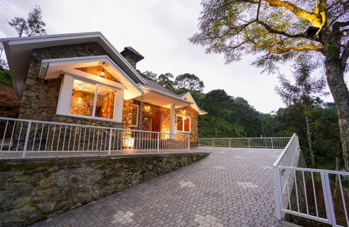 Elappara Villa | Stone castle by voye homes