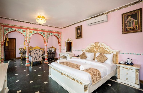 Kudal Resort | Stone Wood Riverfront Resort, Siolim