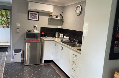 Valla Beach Apartment | Studio at 60. Private apartment, close to beaches and cafes. Breakfast included.