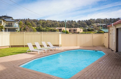 Tathra House | Stunning Coastal Retreat - Walking distance to Beach and Cafes.