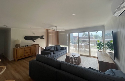 Tathra House | Stunning Coastal Retreat - Walking distance to Beach and Cafes.