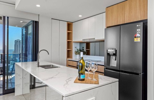Broadbeach Apartment | Stunning L19 Dlx 3 Bedroom Apt w/Hinterland Views