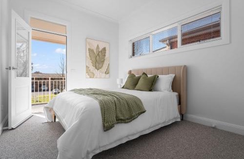 Bathurst House | Stunning Seymour - 3 Bed 2 Bath - Amazing Location